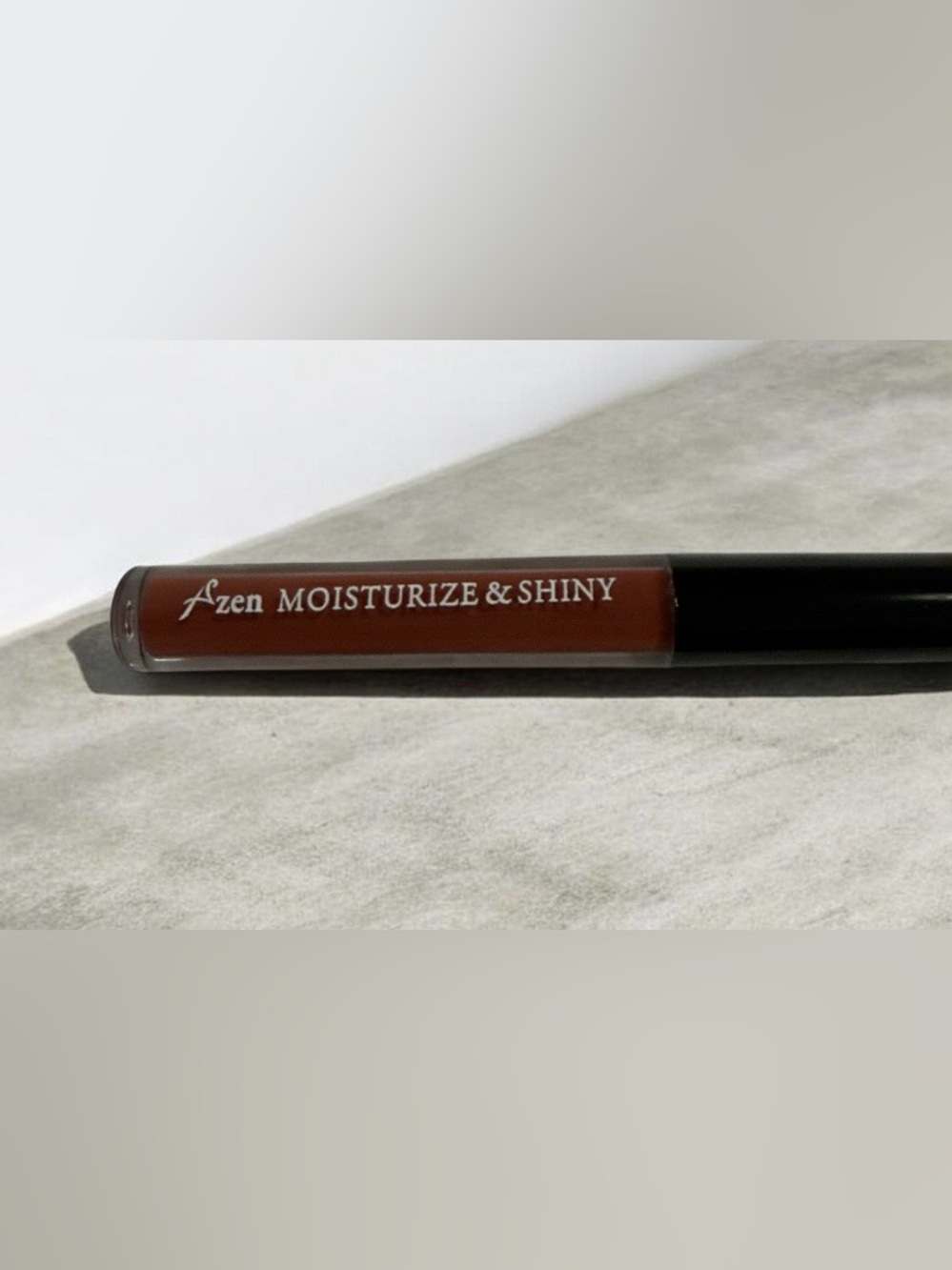 Moisturize & Shiny Brown Lip Gloss